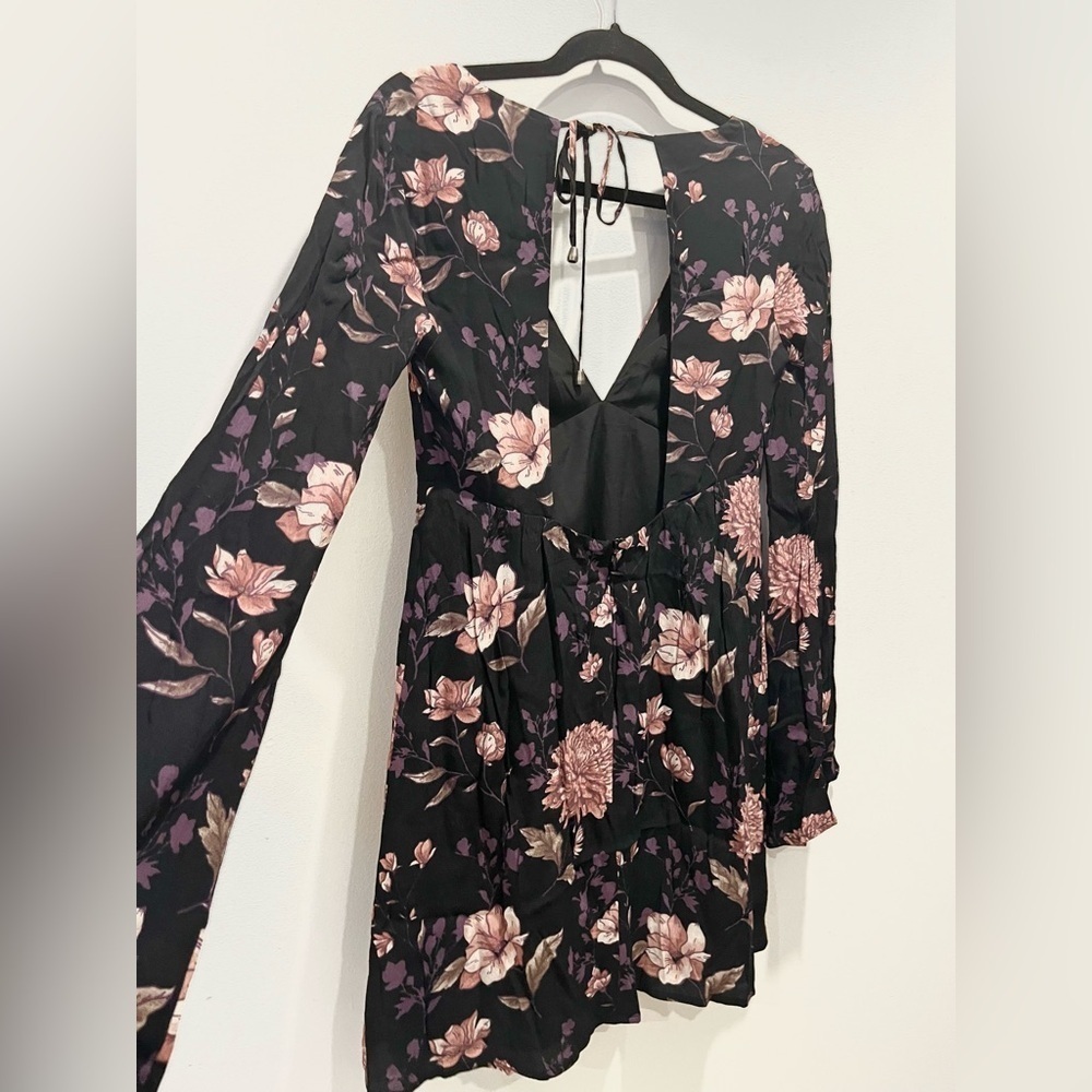 Forever 21 Black Purple Floral Flare Sleeve Witchy Boho Open Back Mini Dress SM - Picture 6 of 9